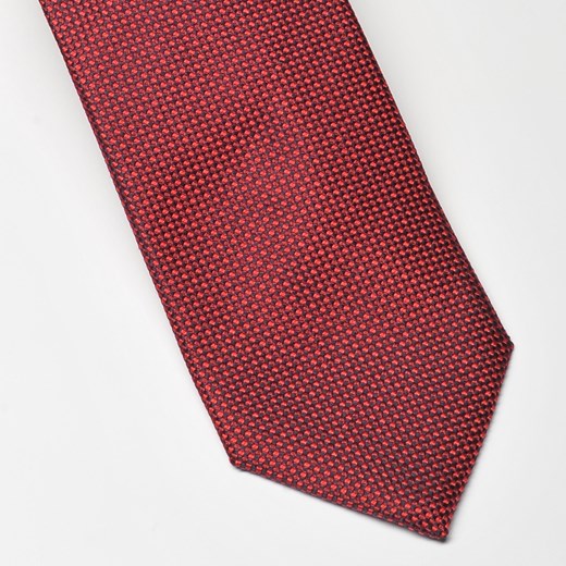 Czerwony krawat jedwabny w mikrowzór