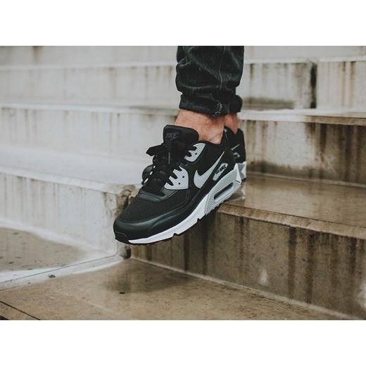 Buty męskie sneakersy Nike Air Max 90 Essential 537384 056 szary Nike 42,5 okazja sneakerstudio.pl