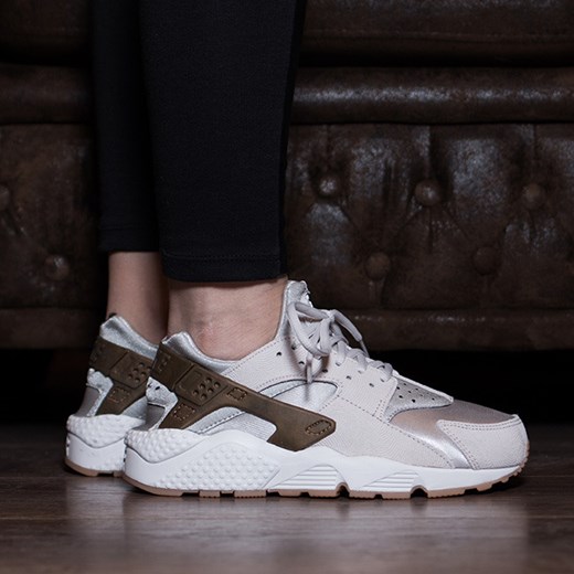 Buty damskie sneakersy Nike Air Huarache Run Premium Suede 833145 001 Nike szary 36,5 promocja sneakerstudio.pl