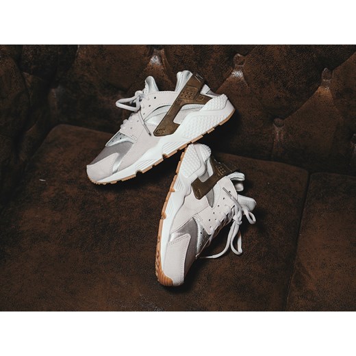 Buty damskie sneakersy Nike Air Huarache Run Premium Suede 833145 001 Nike szary 39 promocja sneakerstudio.pl