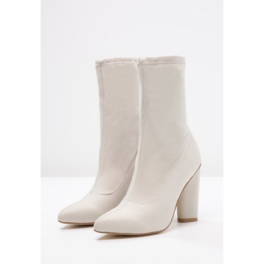 Missguided Botki na obcasie ecru
