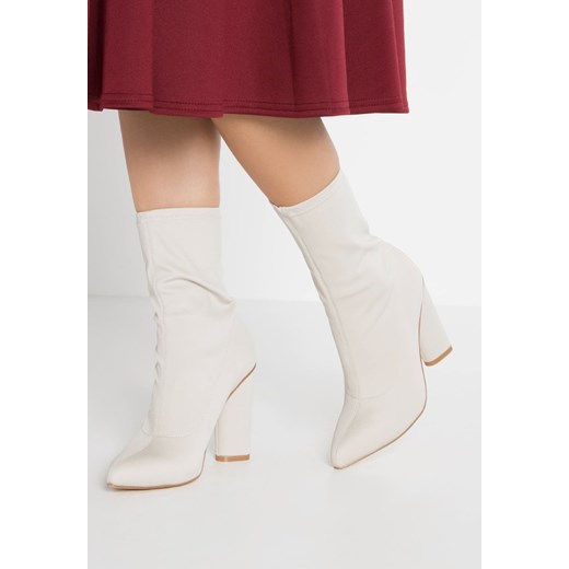 Missguided Botki na obcasie ecru
