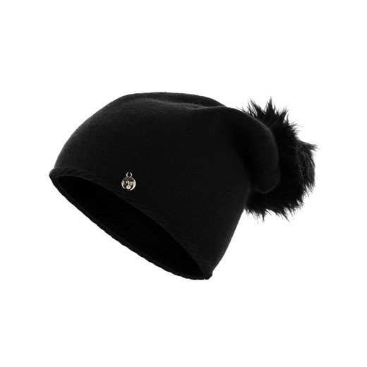 Czarna czapka z pomponem