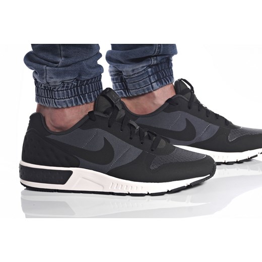 OBUWIE NIKE NIGHTGAZER LW 844879-002 Nike 45.5 Natychmiastowo