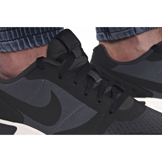 OBUWIE NIKE NIGHTGAZER LW 844879-002 Nike 45.5 Natychmiastowo