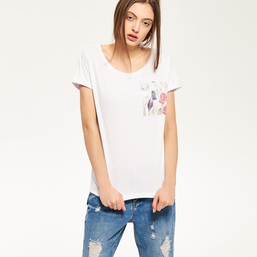 Reserved - T-shirt z kwiatowym motywem - Biały