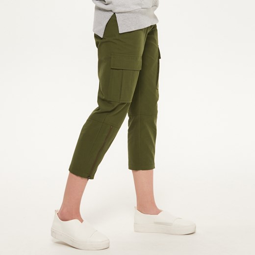 Reserved - Spodnie z kieszeniami z boku - Zielony