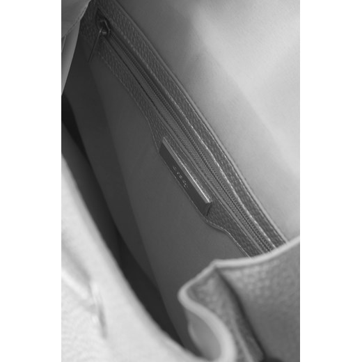 Metaliczny plecak z ozdobnymi detalami Orsay szary 00 orsay.com