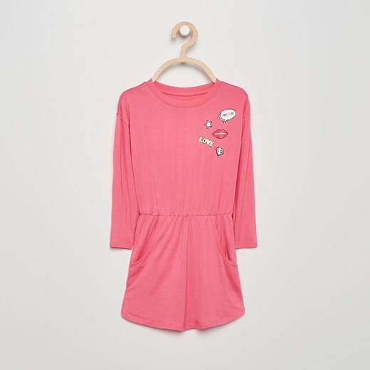 Reserved - Sukienka z naszywkami - Różowy Reserved rozowy 110 
