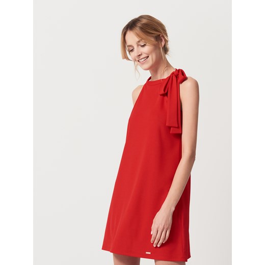Mohito - Sukienka z wiązanym dekoltem halter - Czerwony Mohito  S 