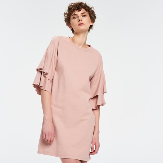 Cropp - Oversizowa sukienka z rękawem w formie falbany - Różowy  Cropp S 