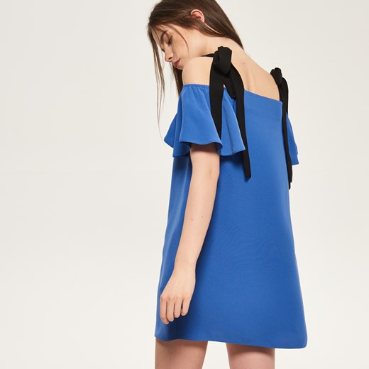Reserved - Sukienka z wiązaniem na ramionach - Niebieski
