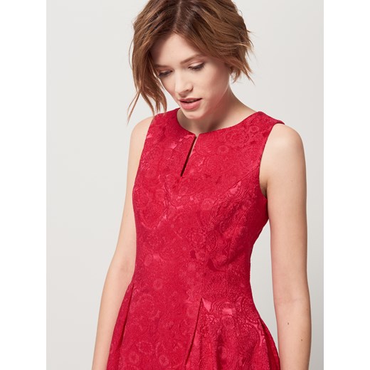 Mohito - Koktajlowa sukienka o wyraźnej fakturze - Różowy Mohito czerwony 34 