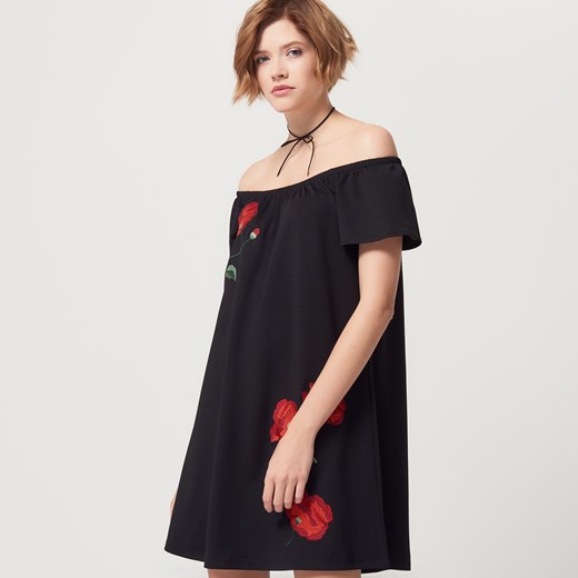 Mohito - Sukienka z kwiatowym haftem - Czarny Mohito czarny L 