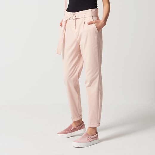 Mohito - Pudrowe spodnie z ozdobnym wiązaniem - Różowy Mohito bezowy 34 