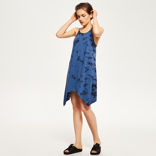 Reserved - Sukienka mini z asymetrycznym dołem - Niebieski