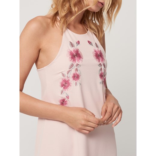 Mohito - Pudrowa sukienka z kwiatowym haftem - Różowy bezowy Mohito XXS 