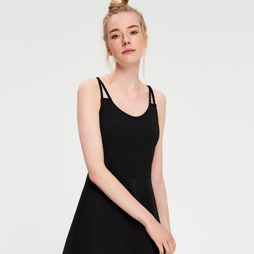Cropp - Sukienka z regulowanymi ramiączkami - Czarny