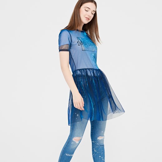 Cropp - Transparentna sukienka z holograficznym połyskiem - Granatowy niebieski Cropp M 