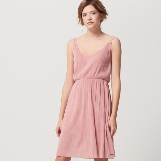 Mohito - Plisowana sukienka w pudrowym odcieniu - Różowy Mohito rozowy M 