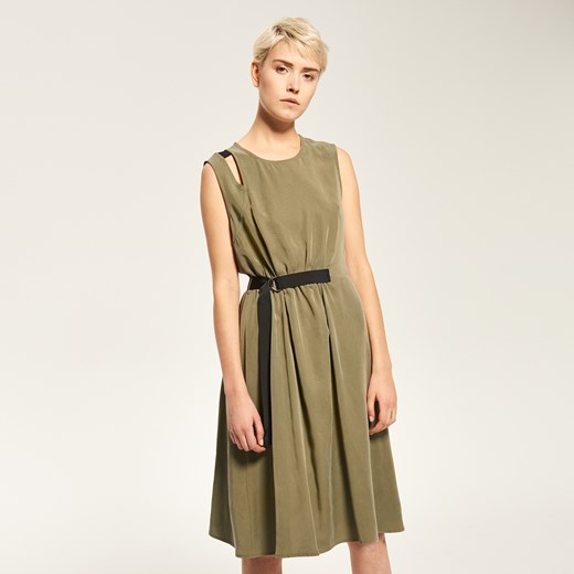Reserved - Sukienka z paskiem w talii - Zielony