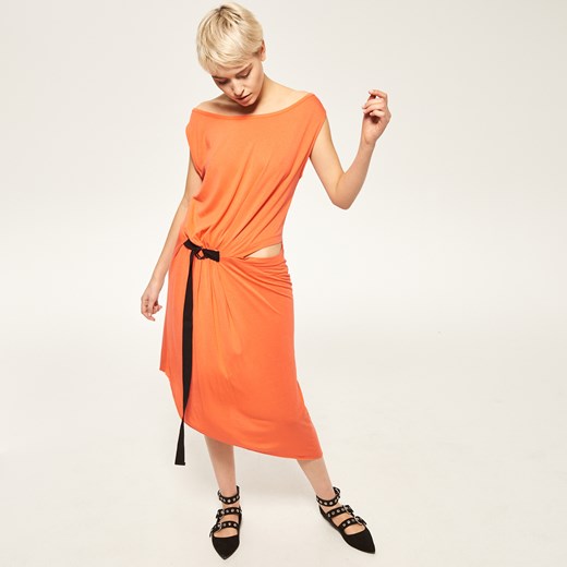 Reserved - Sukienka z paskiem w talii - Pomarańczo