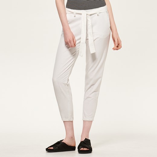 Reserved - Spodnie z wiązaniem w pasie - Biały