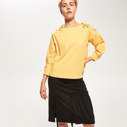 Reserved - Bluzka z wiązaniami na ramionach - Żółty
