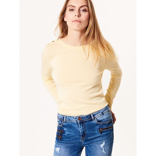 Mohito - Dopasowany sweter z ozdobnymi guzikami - Żółty