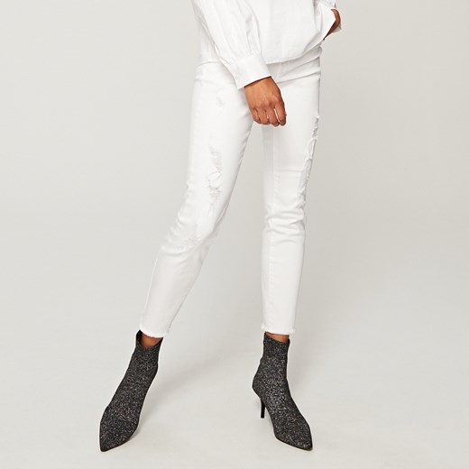 Reserved - Jeansy z przetarciami - Biały