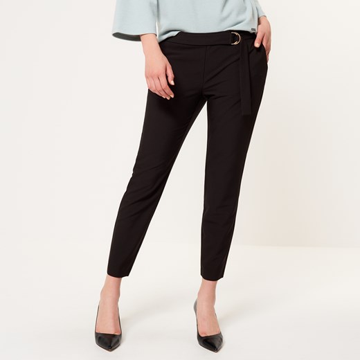 Mohito - Eleganckie spodnie z ozdobnym paskiem - Czarny  Mohito 40 
