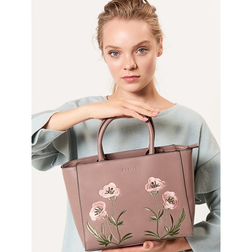 Mohito - Mała torebka z haftem city bag - Różowy Mohito rozowy One Size 