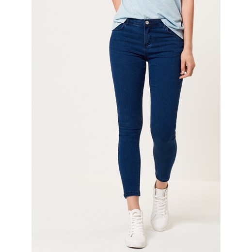 Mohito - Jeansowe dopasowane spodnie - Niebieski  Mohito 38 