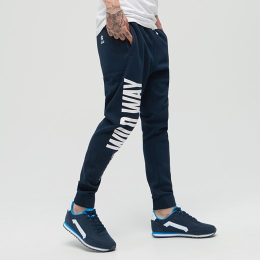 Cropp - Dresowe spodnie typu jogger - Granatowy Cropp  L 