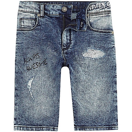 Boys slogan print Dylan slim fit denim shorts  niebieski River Island  