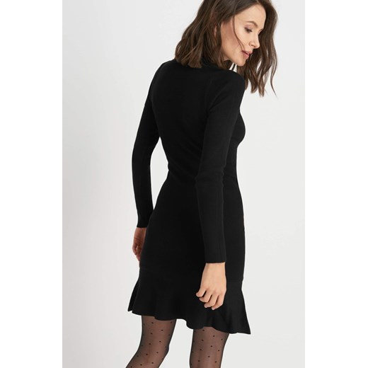 Dzianinowa sukienka z falbaną czarny ORSAY M orsay.com
