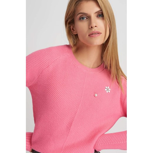 Sweter z broszką ORSAY rozowy L orsay.com