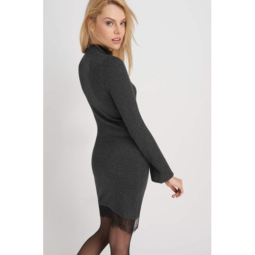 Sukienka swetrowa z koronką szary ORSAY XL orsay.com