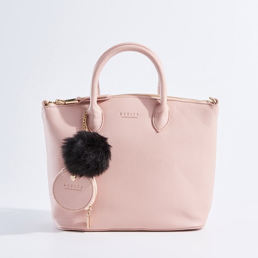 Mohito - Mała torebka typu city bag z pomponem - Różowy bezowy Mohito One Size 