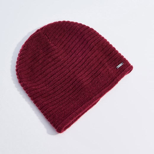 Mohito - Miękka czapka z prążkowaniem - Brązowy czerwony Mohito One Size 