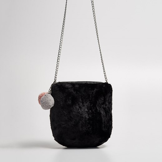 Sinsay - Futrzasta torebka na łańcuszku - Czarny czarny Sinsay One Size 