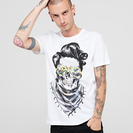 Cropp - T-shirt z modną grafiką czaszki - Biały