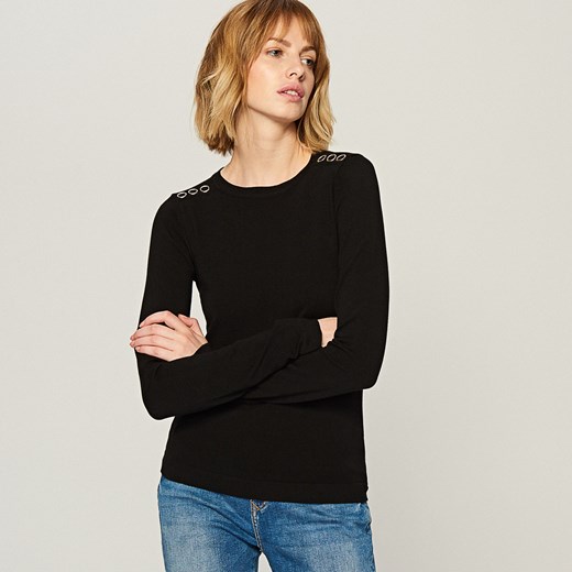 Reserved - Sweter ze zdobieniem na ramionach basic - Czarny
