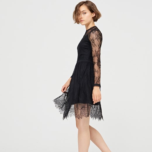 Cropp - Dwuwarstwowa sukienka z transparentnym rękawem - Czarny