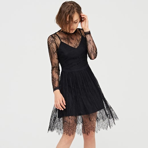 Cropp - Dwuwarstwowa sukienka z transparentnym rękawem - Czarny