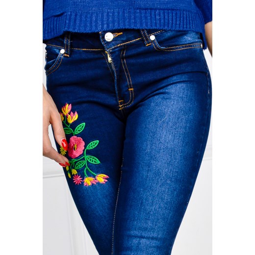 Spodnie jeans z kwiatowym haftem  Zoio XL zoio.pl promocyjna cena 