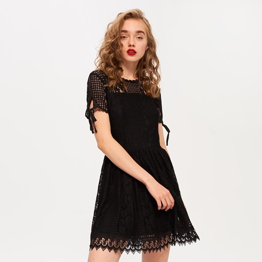 Sinsay - Sukienka z rozkloszowanym dołem - Czarny