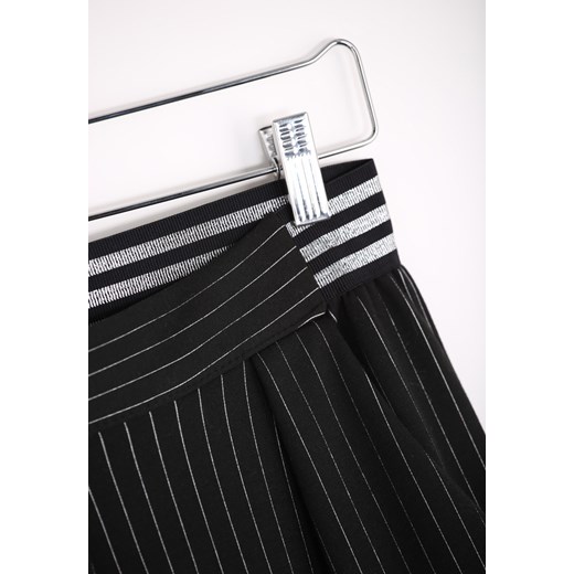 Czarne Spodnie White Stripes