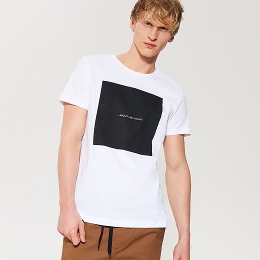 House - T-shirt z geometrycznym nadrukiem - Biały House bialy S  okazyjna cena 