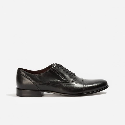 Czarne buty typu oxford ze zdobieniami 7605-916